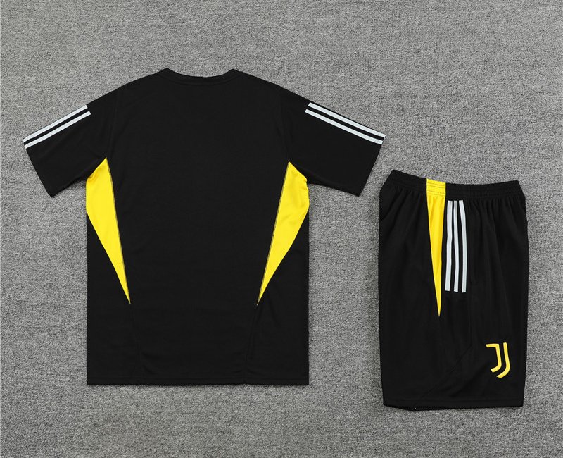 Juventus Travel T-Shirt 2023-24 herr fotbollströja set