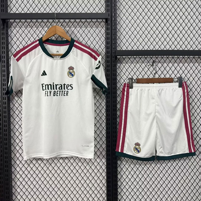 Real Madrid hemmatröja barn 2026/27 – vitt fotbollströja set med tröja och shorts