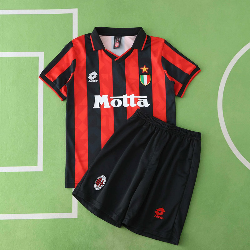 AC Milan 1993/94 barn fotbollsställ - retro hemmatröja med shorts